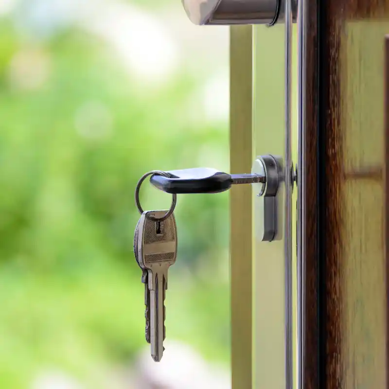 Cosa-copre-davvero-una-polizza-casa-per-abitazioni-vuote Casa vuota in estate come proteggerla